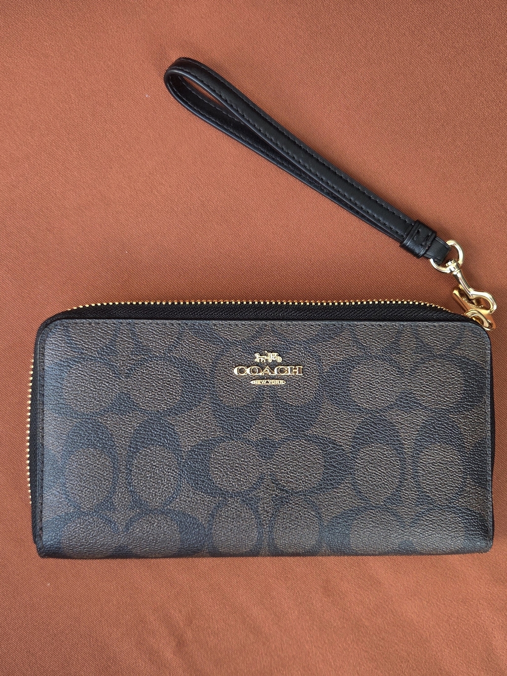 Coach Long Zip Around Wallet in Signature Canvas - Like New